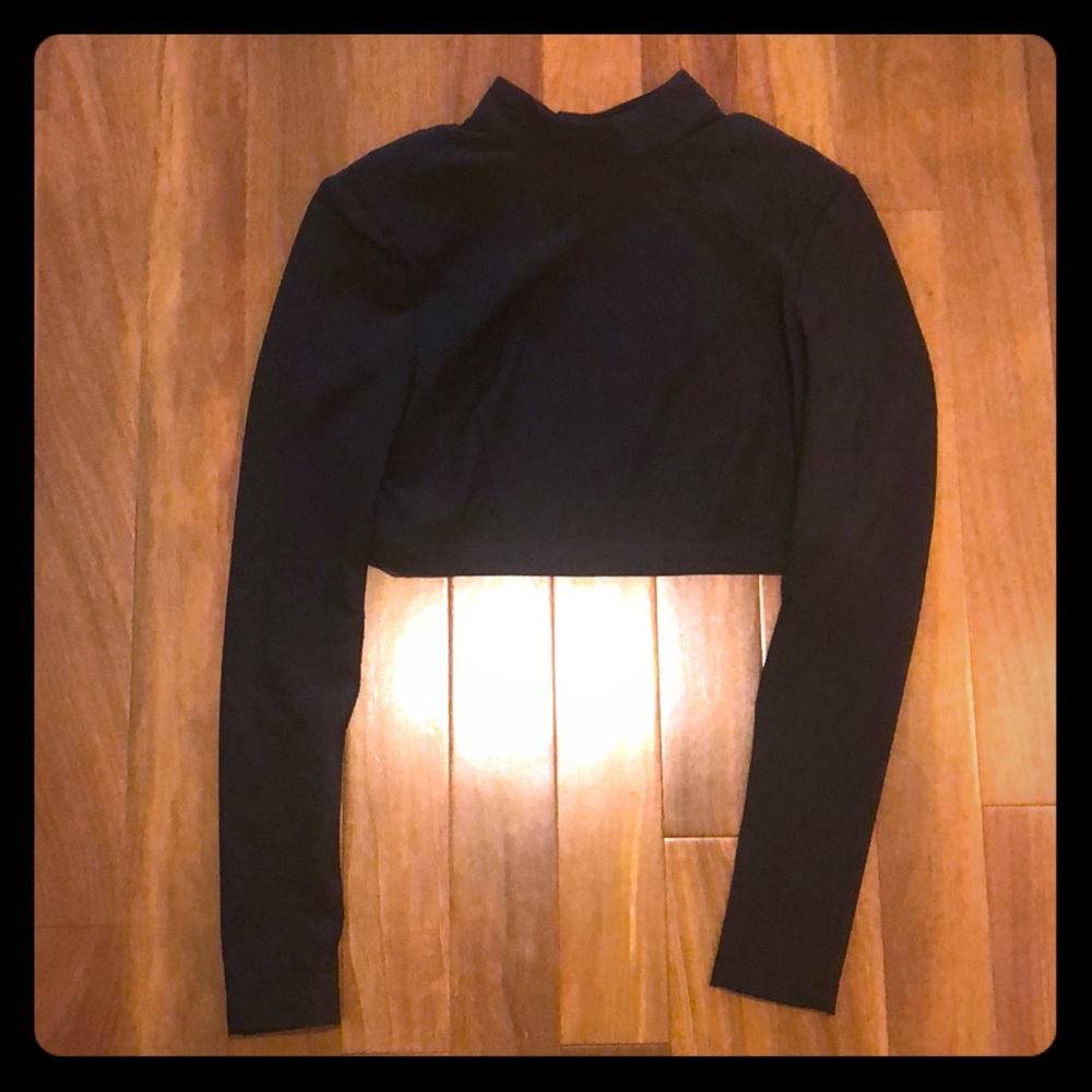 JLUX label black crop top